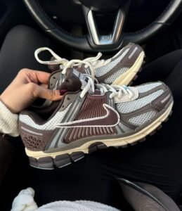 Zoom Vomero Earth Fossil Sneakers Grab Now (4)