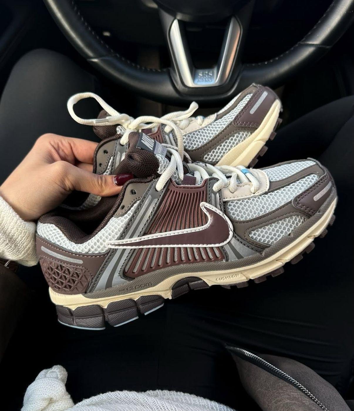 Zoom Vomero Earth Fossil Sneakers Grab Now (4)