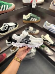 Zoom Vomero Panda Sneakers In Stock (1)