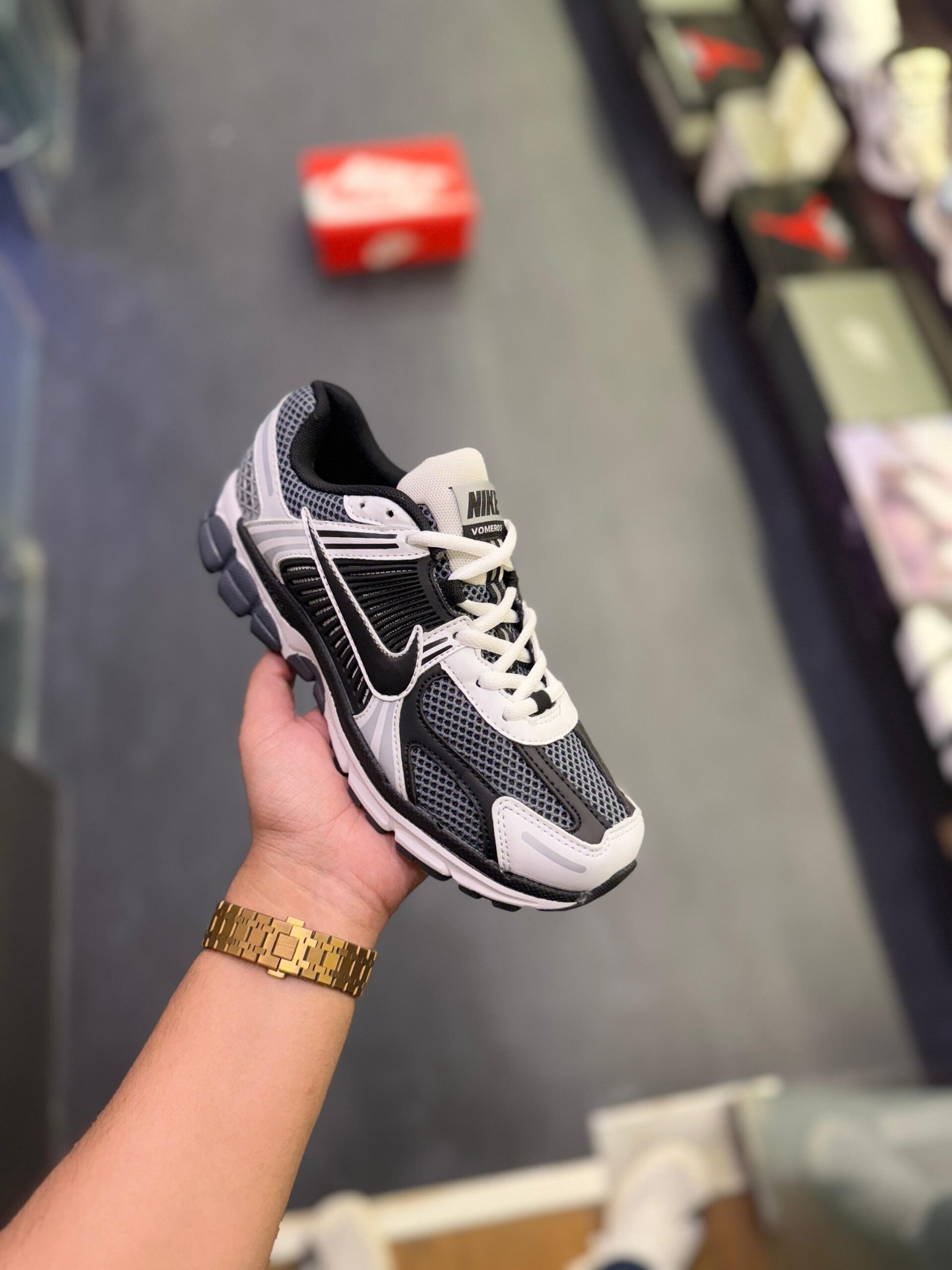 Zoom Vomero Summit Black Dark Grey Shoes (1) Zoom Vomero Summit Black Dark Grey Shoes (1)