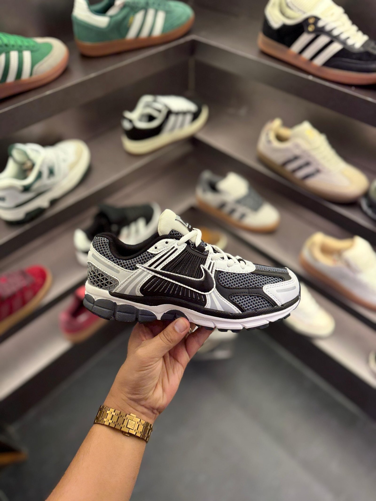 Zoom Vomero Summit Black Dark Grey Shoes (3) Zoom Vomero Summit Black Dark Grey Shoes (3)