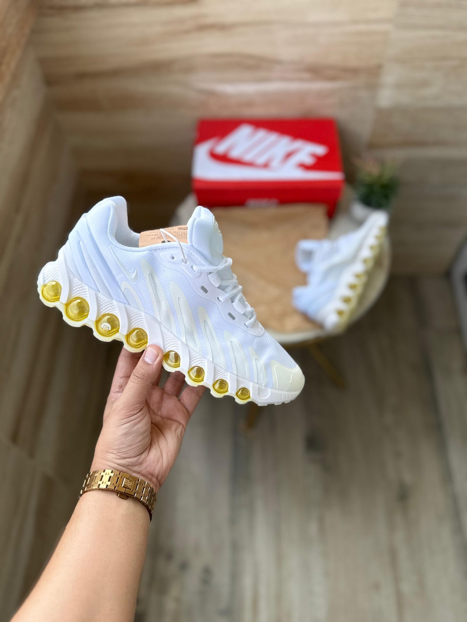 Dn8 White Crimson Sneakers For Boys (2)