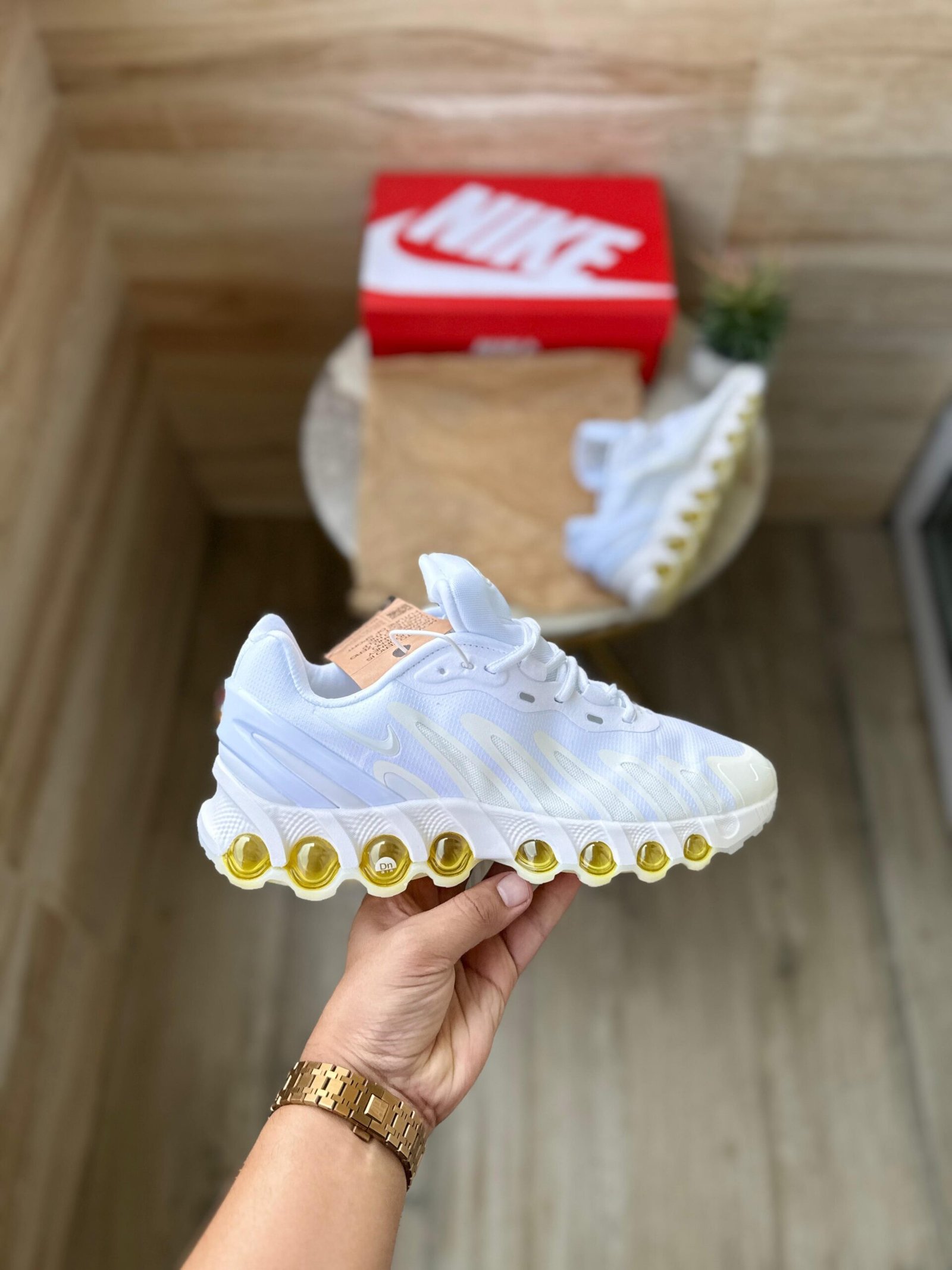 Dn8 White Crimson Sneakers For Boys (3)