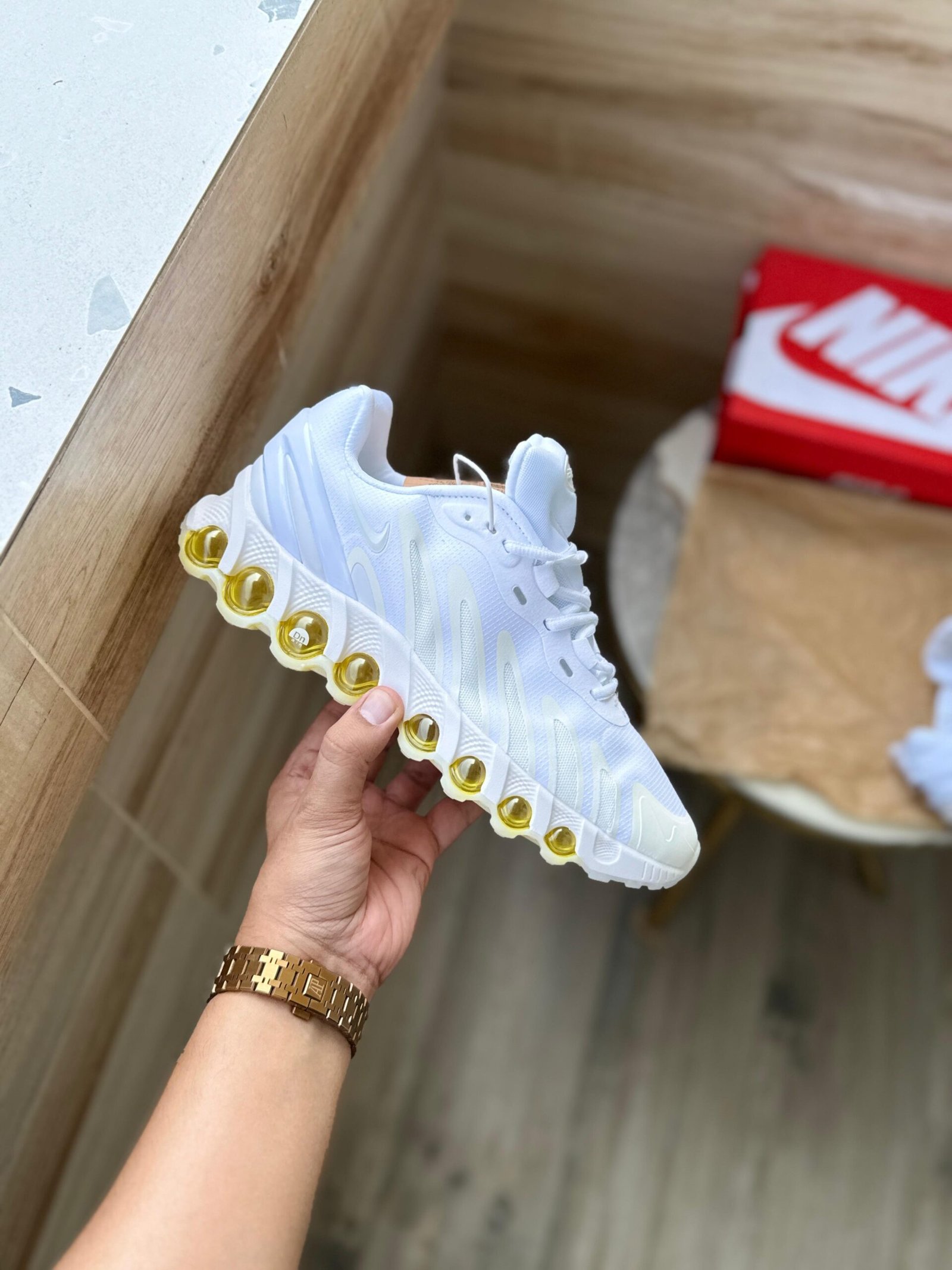 Dn8 White Crimson Sneakers For Boys (4)