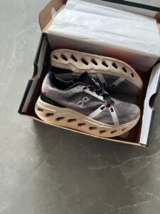 Running Cloud Fade Sand Sneakers On Sale (2)