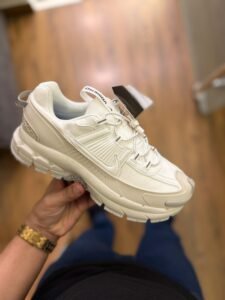 Zoom Vomero 5 Roam White Beige Sneakers (1)