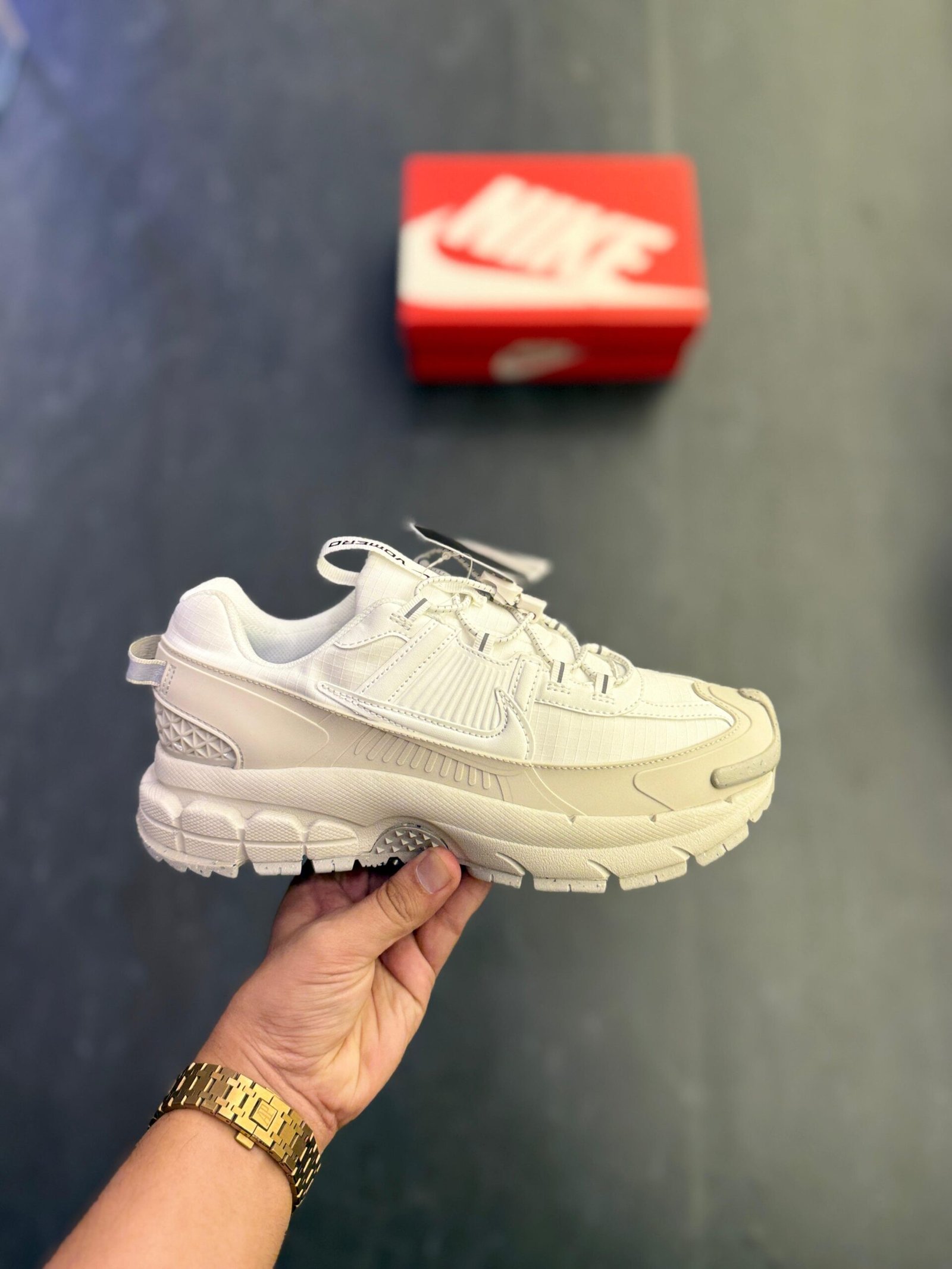 Zoom Vomero 5 Roam White Beige Sneakers (3)