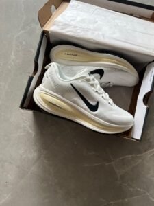 Zoom Vomero18 Sneakers For Boys 8 New Colours (14)