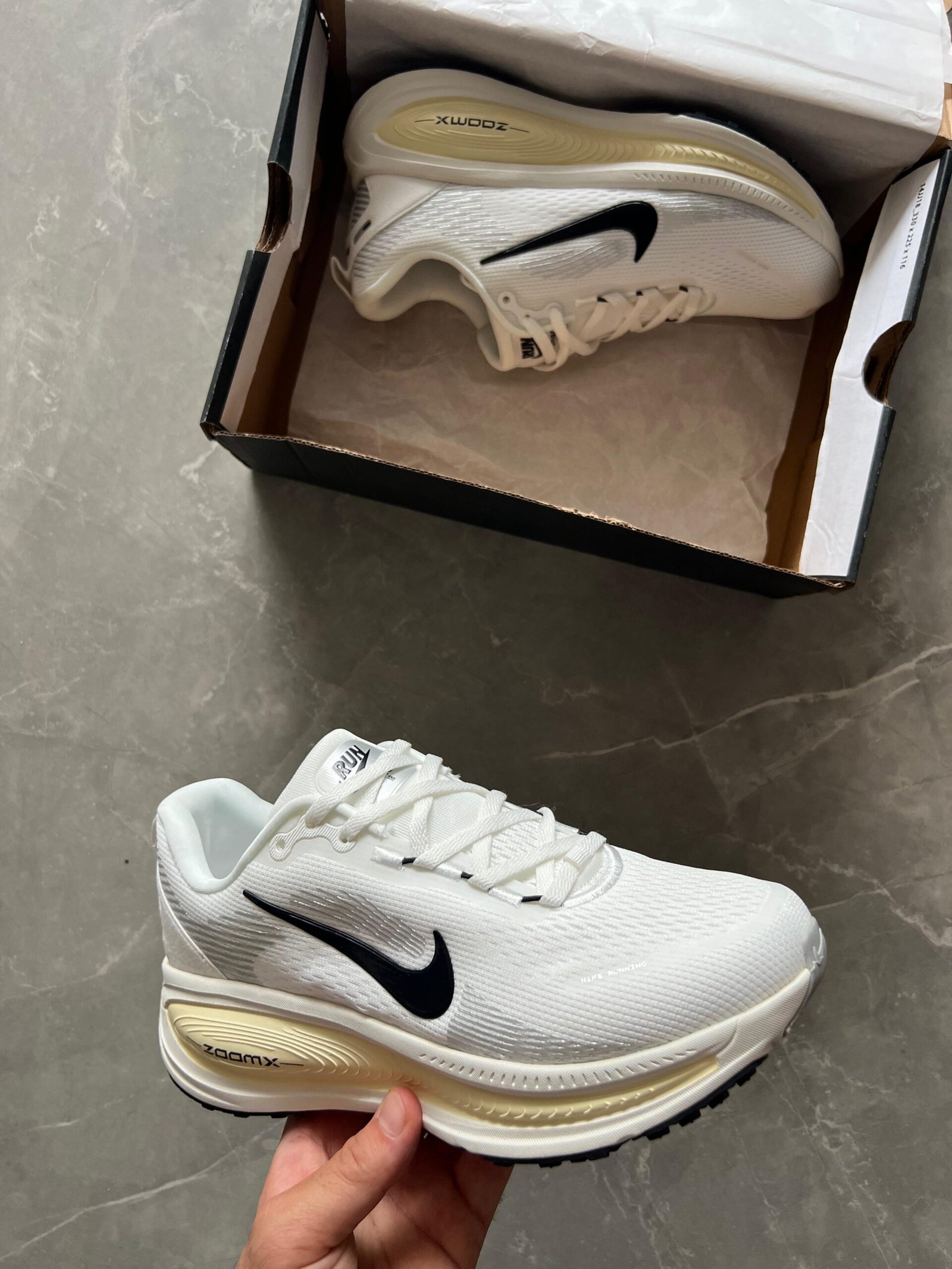 Zoom Vomero18 Sneakers For Boys 8 New Colours (8)