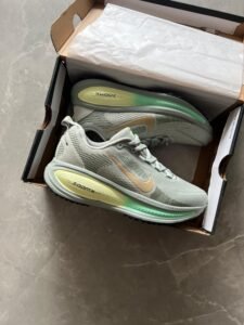 Zoom Vomero18 Sneakers For Boys 8 New Colours (9)