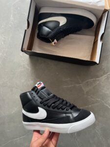 Blazer Mid Black White Sneakers For Boys (2)