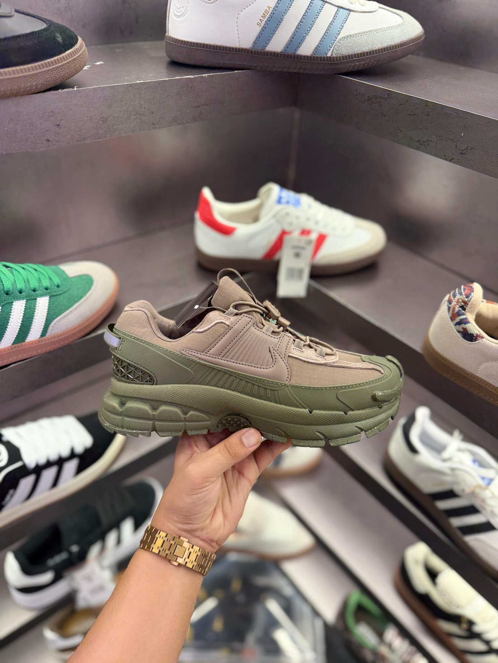 Zoom Vomero 5 Roam Green Sneakers In Stock (1)