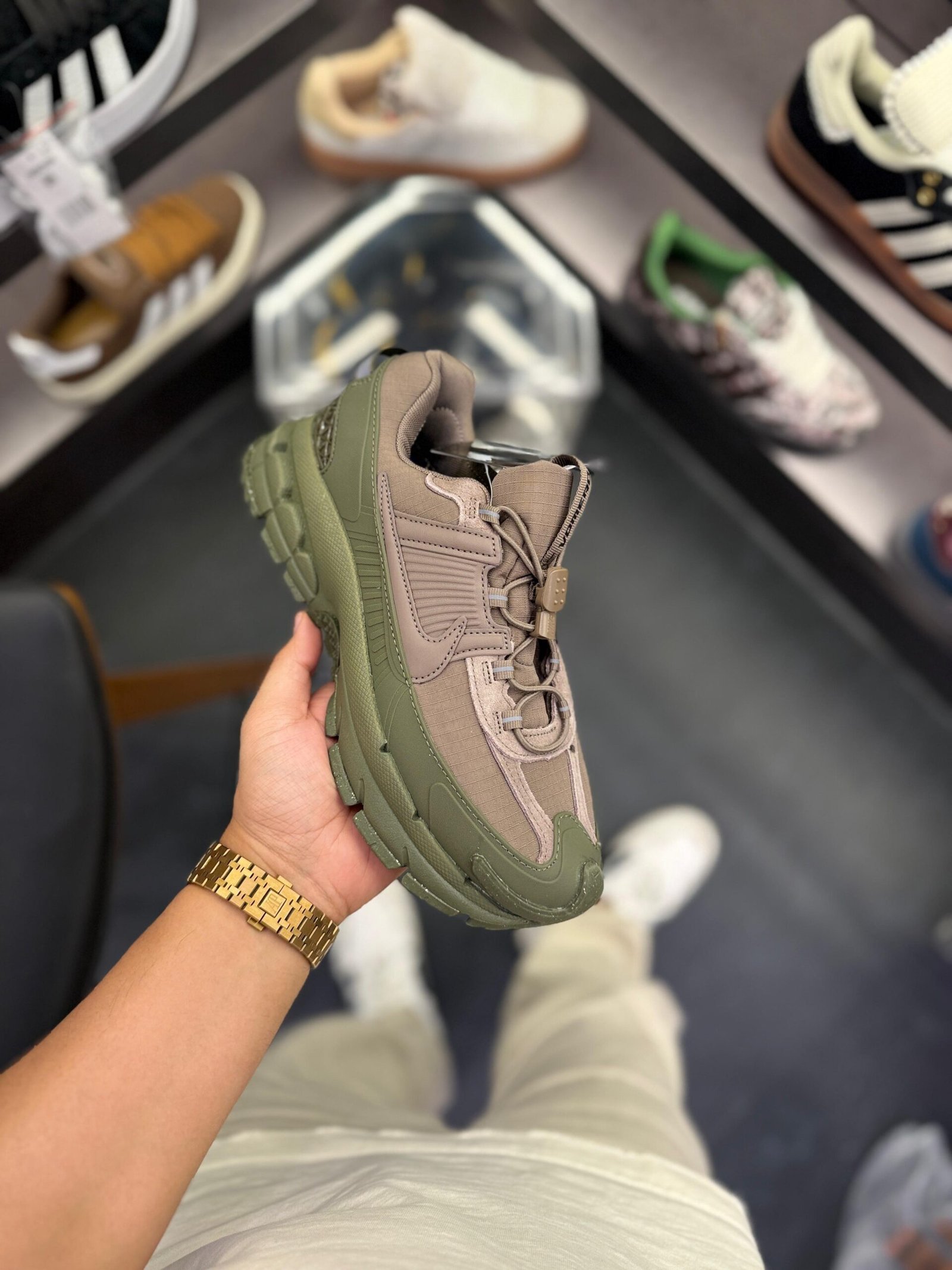 Zoom Vomero 5 Roam Green Sneakers In Stock (3)