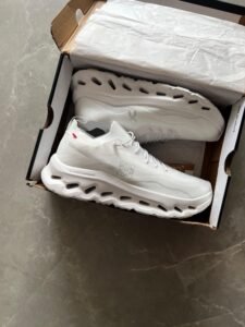 Cloud Running Loewe X On Sneakers 3 Colours (5)