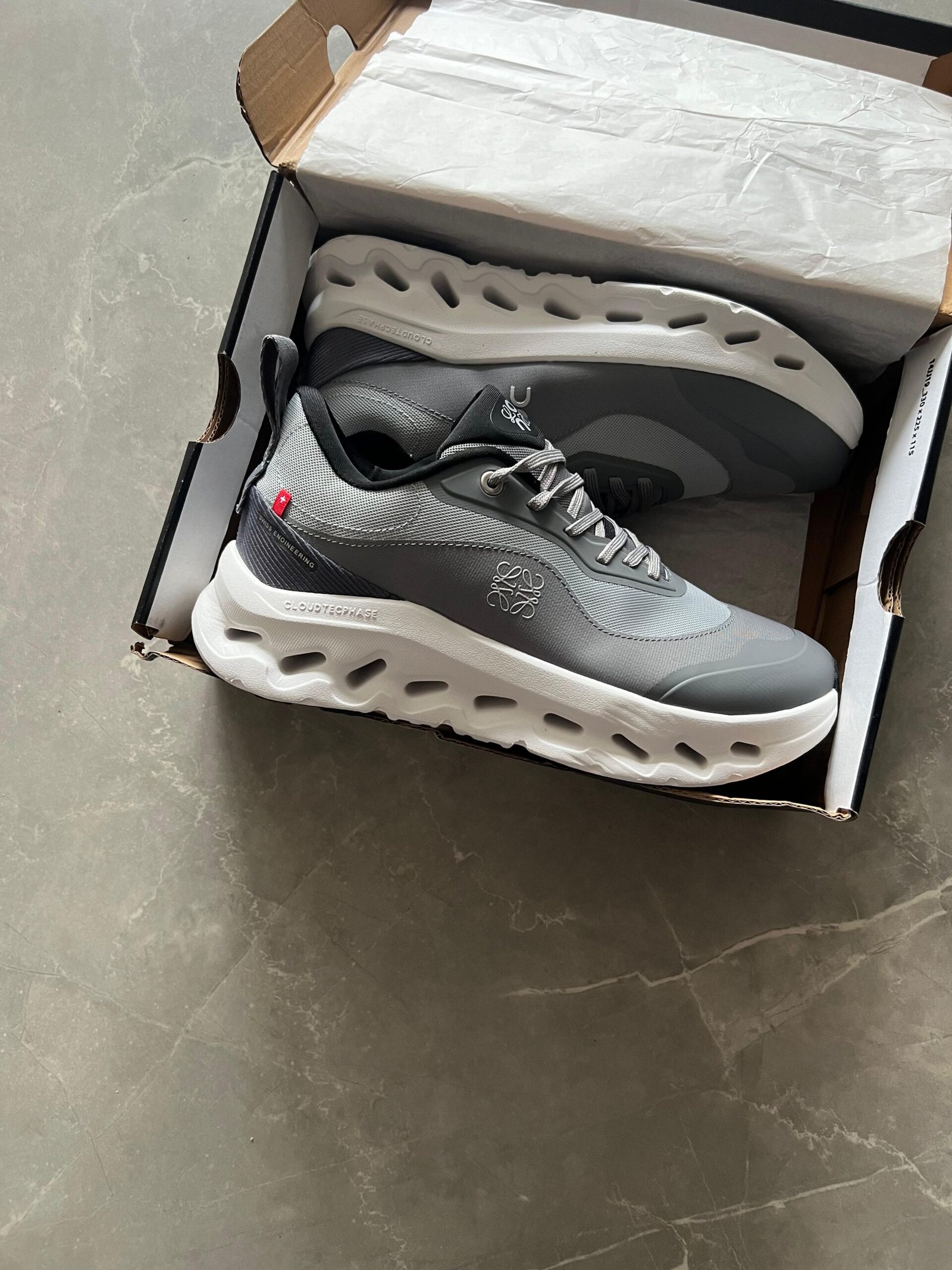 Running Loewe Cloud Sneakers Grey White (1) Running Loewe Cloud Sneakers Grey White (1)