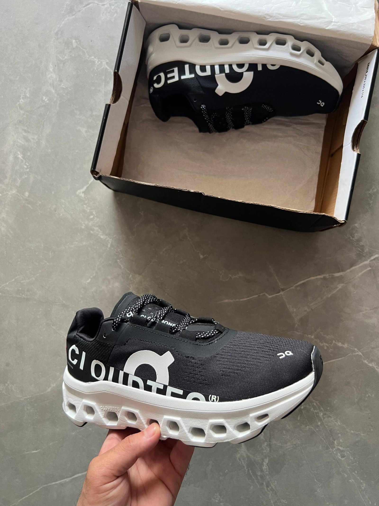 Running Techphase Cloud Sneakers Black White (1)