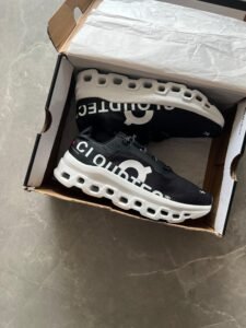 Running Techphase Cloud Sneakers Black White (2)