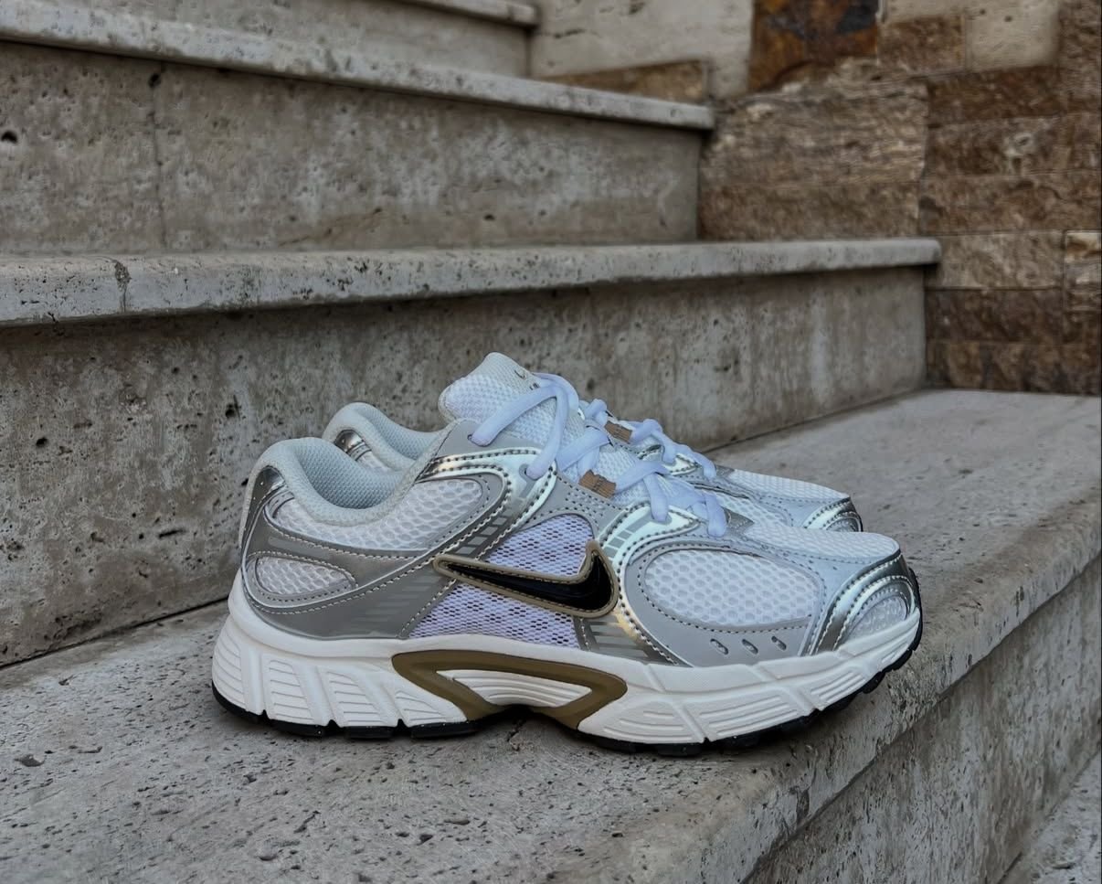 V5 RNR Running Sneakers – Green Olive & Metallic Beige (1)