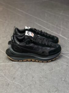 Full Black VaporWaffle x Sacai Sneakers (1)