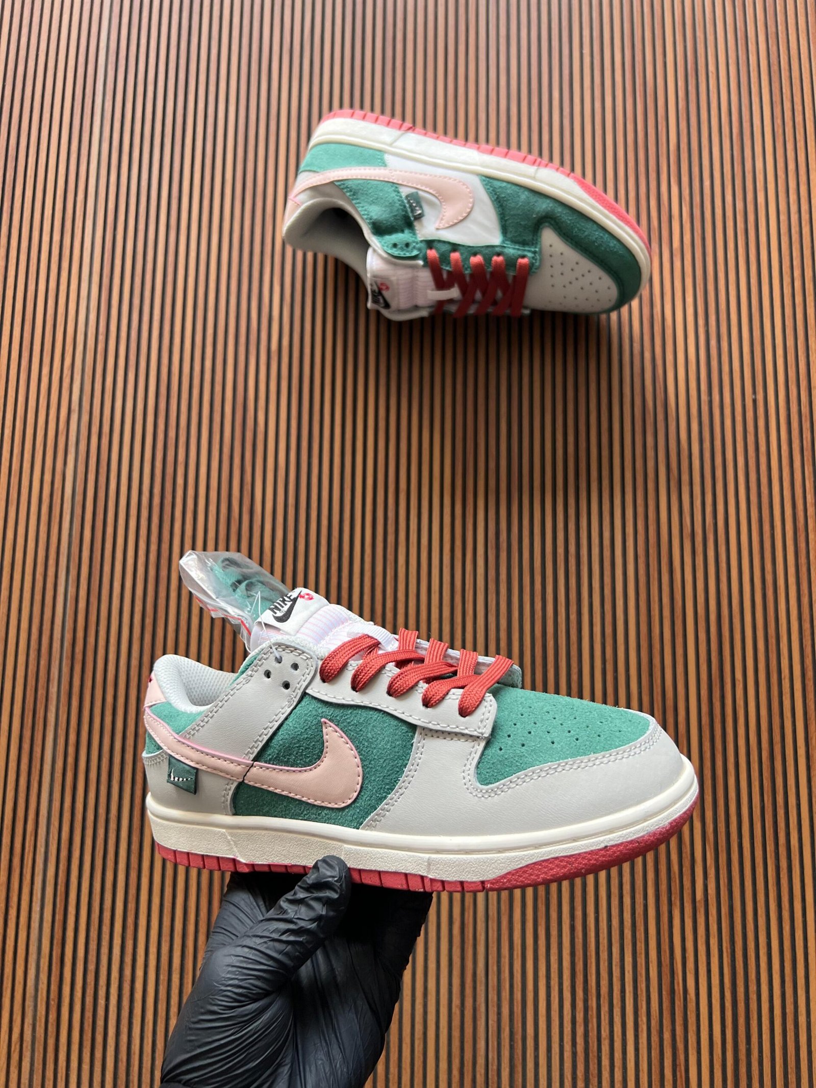 Signature SB Dunk Full Leather Sneakers for Girls – 4 Color Options (2) Signature SB Dunk Full Leather Sneakers for Girls – 4 Color Options (2)