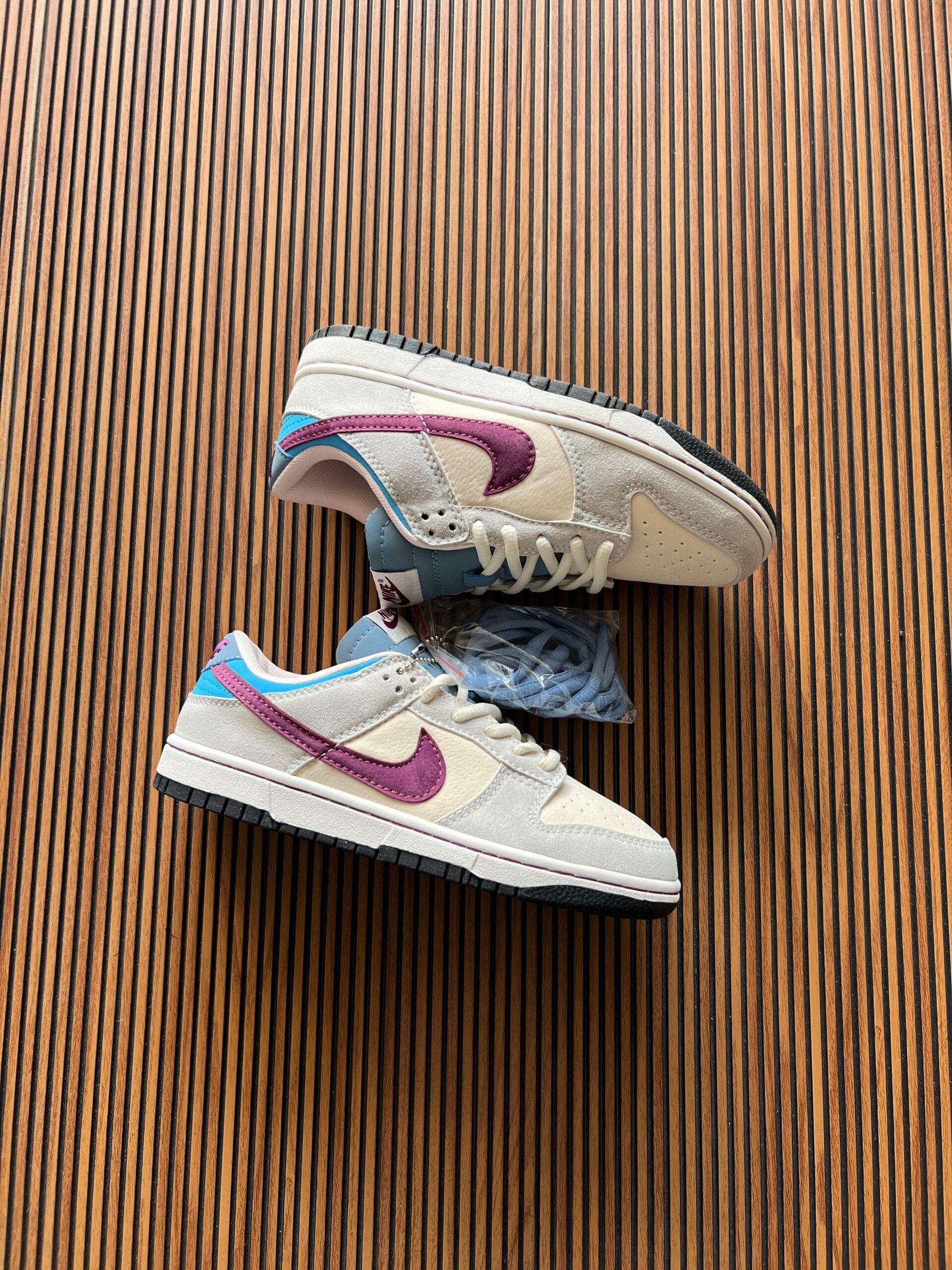 Signature SB Dunk Full Leather Sneakers for Girls – 4 Color Options (7) Signature SB Dunk Full Leather Sneakers for Girls – 4 Color Options (7)