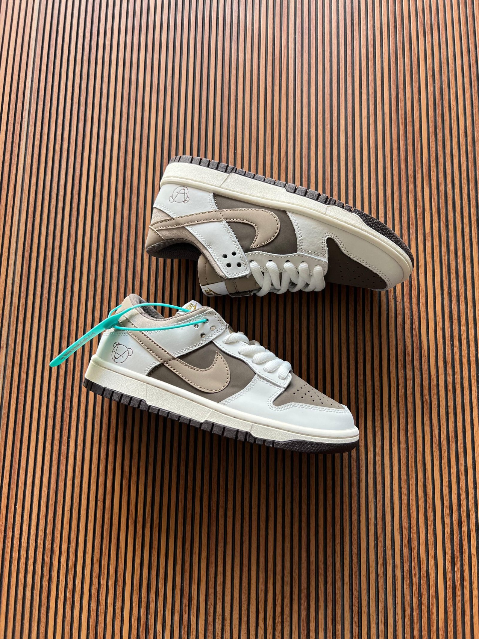 Signature SB Dunk Full Leather Sneakers for Girls – 4 Color Options (8) Signature SB Dunk Full Leather Sneakers for Girls – 4 Color Options (8)