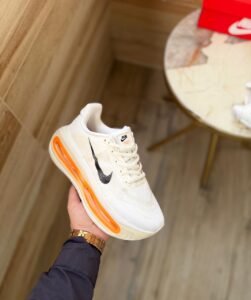 Vomero Premium Boys’ Sneakers in White with Orange Accents (1)