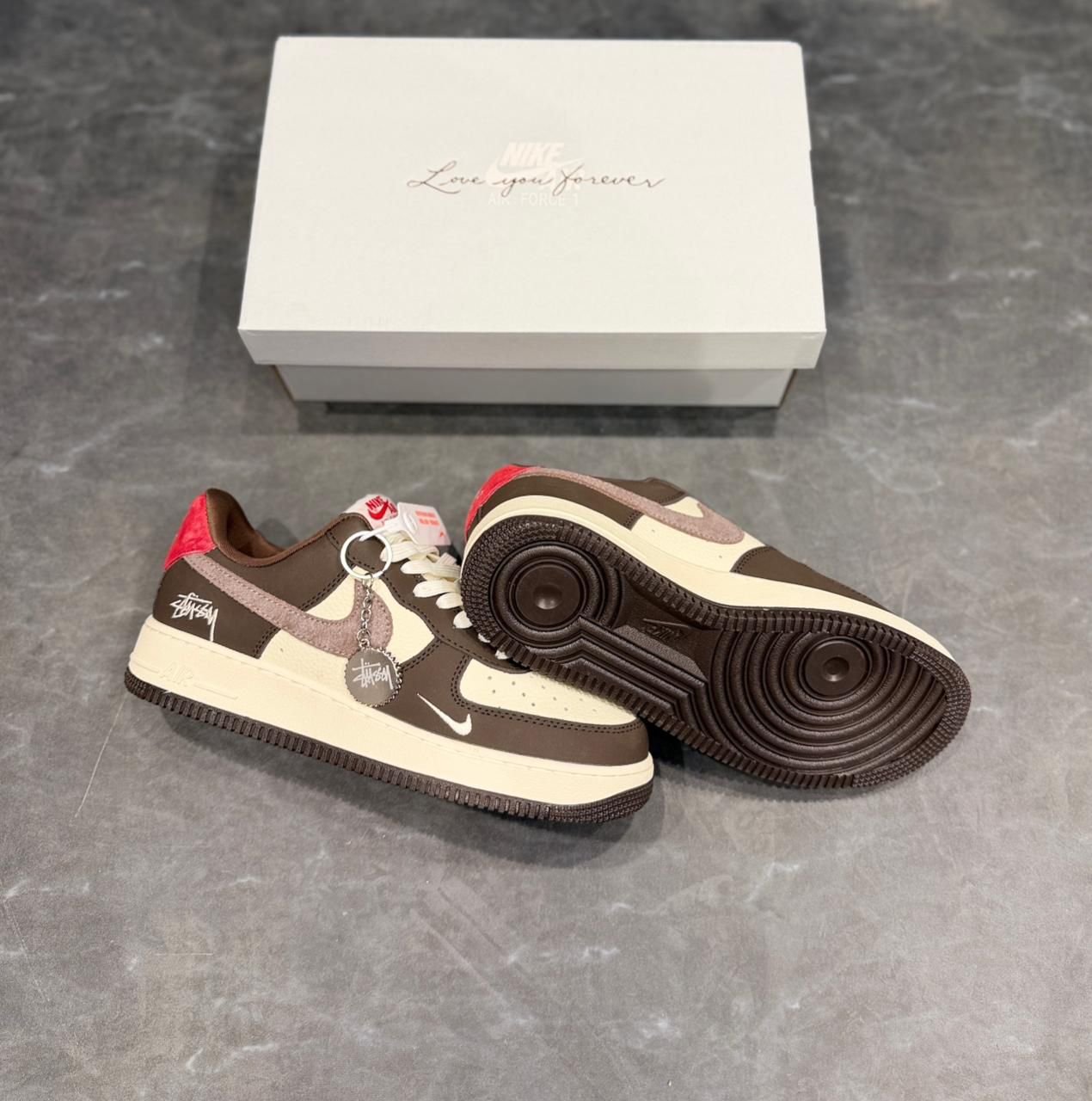 Air Force Low Collaborative Cacao Wow Red Sneakers 2025 (3)