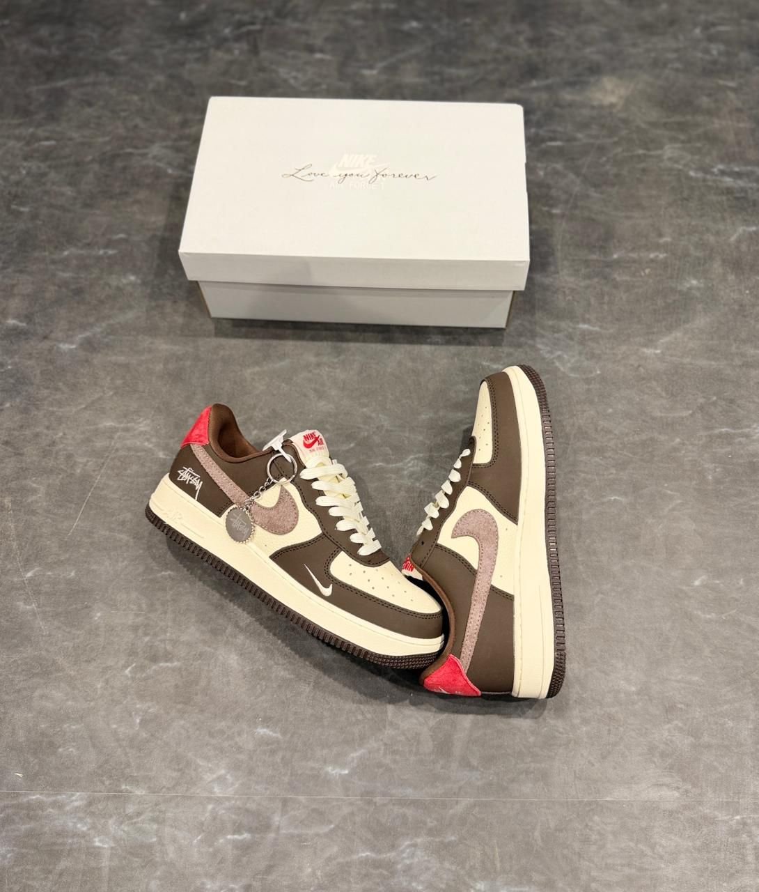 Air Force Low Collaborative Cacao Wow Red Sneakers 2025 (4)