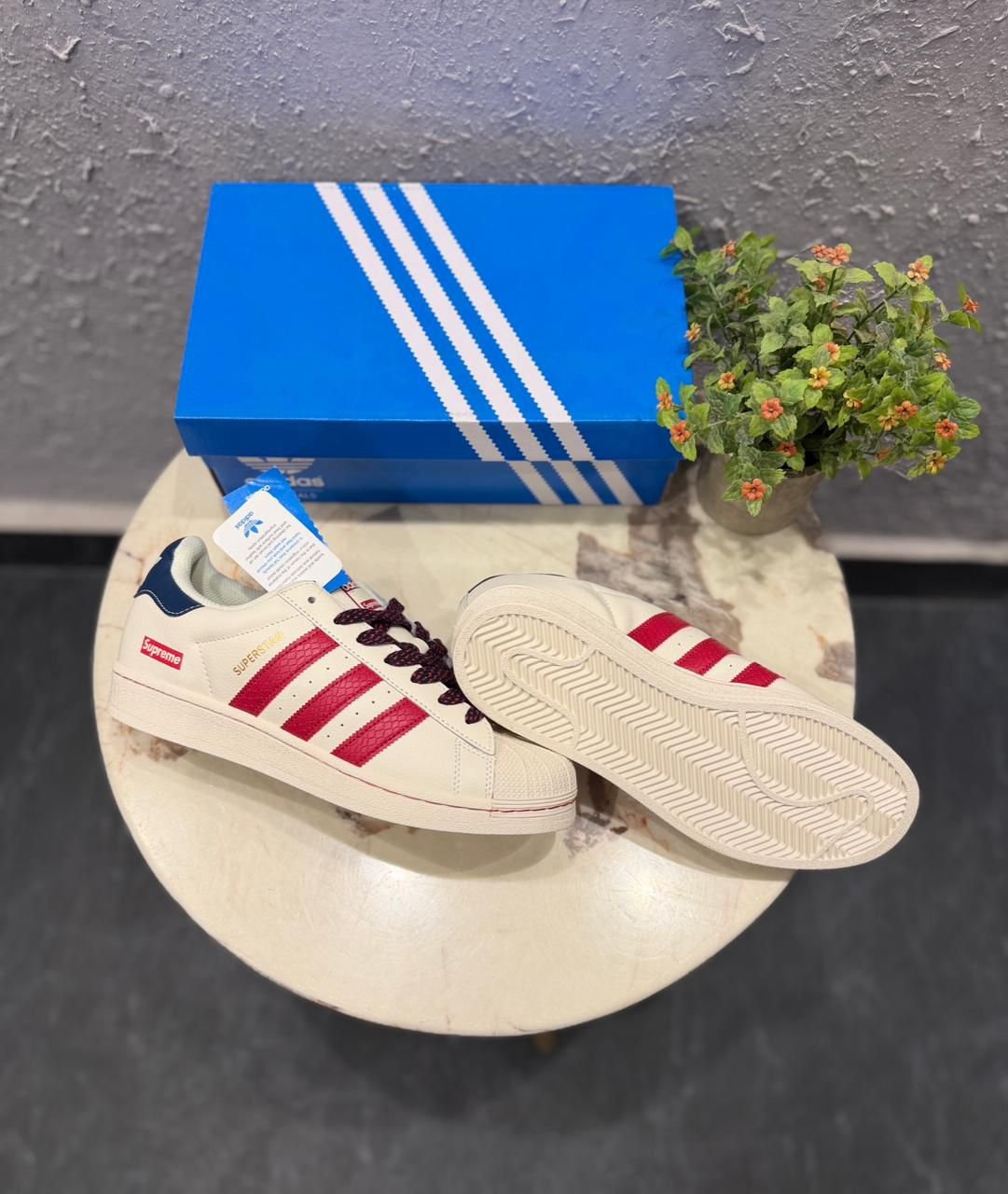 Classic Superstar Low-Top White Red Sneakers Classic Superstar Low-Top White Red Sneakers