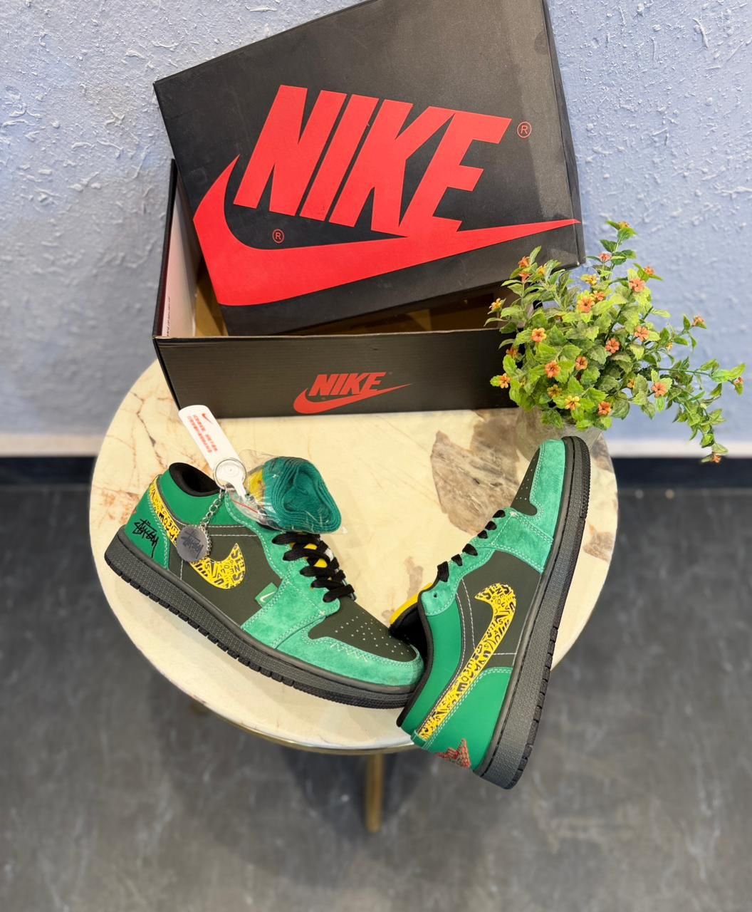 Retro 1 Collaborative Green Black Sneakers (3) Retro 1 Collaborative Green Black Sneakers (3)