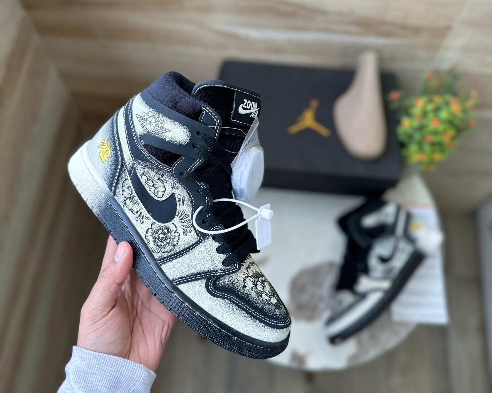 Retro 1 Mid Cmft Zoom Sneakers – Unisex Classic Basketball Style Retro 1 Mid Cmft Zoom Sneakers – Unisex Classic Basketball Style