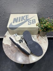 Skate Dunk Stussy White Carbon Sneakers (3)