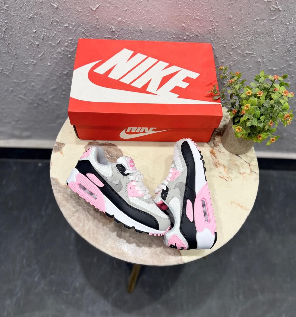 Airmax 90 White Pink Girls Casual Shoes (3) Airmax 90 White Pink Girls Casual Shoes (3)