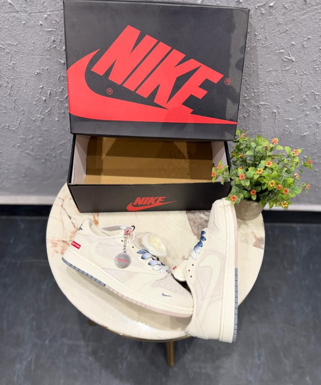 Retro 1 Low Reverse Keychain Accessory Premium Sneaker Collectible (3)