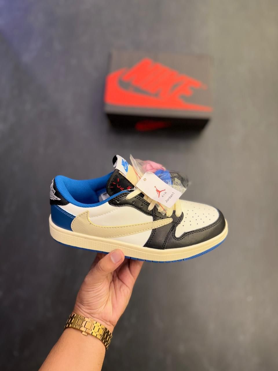 Retro 1 Travis Scott Fragment Collaborative Basketball Sneakers (4) Retro 1 Travis Scott Fragment Collaborative Basketball Sneakers (4)