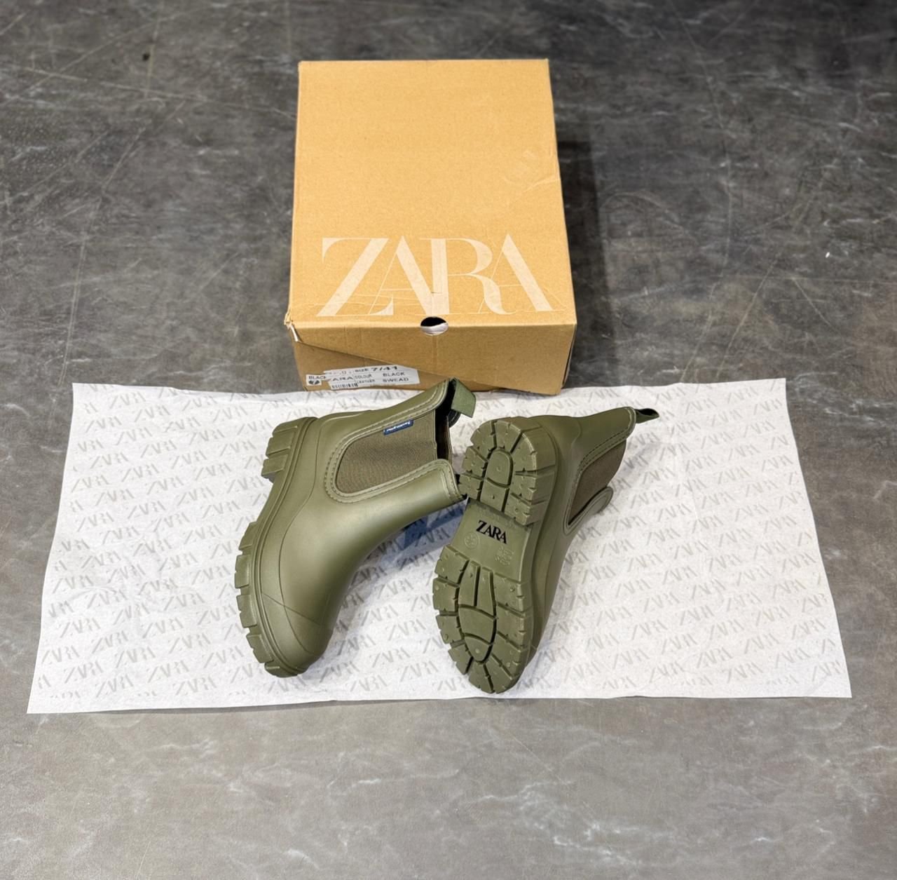 Green Chelsea Boots for Girls – Modern Store Style Essential (4)