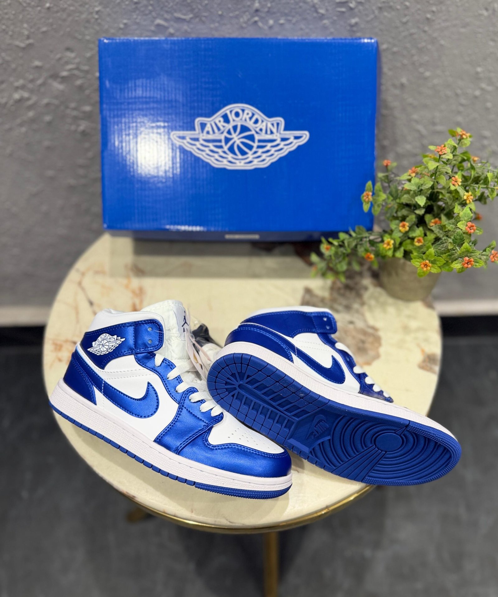 Retro 1 Mid Royal Sneakers – Classic Street Essential (1)
