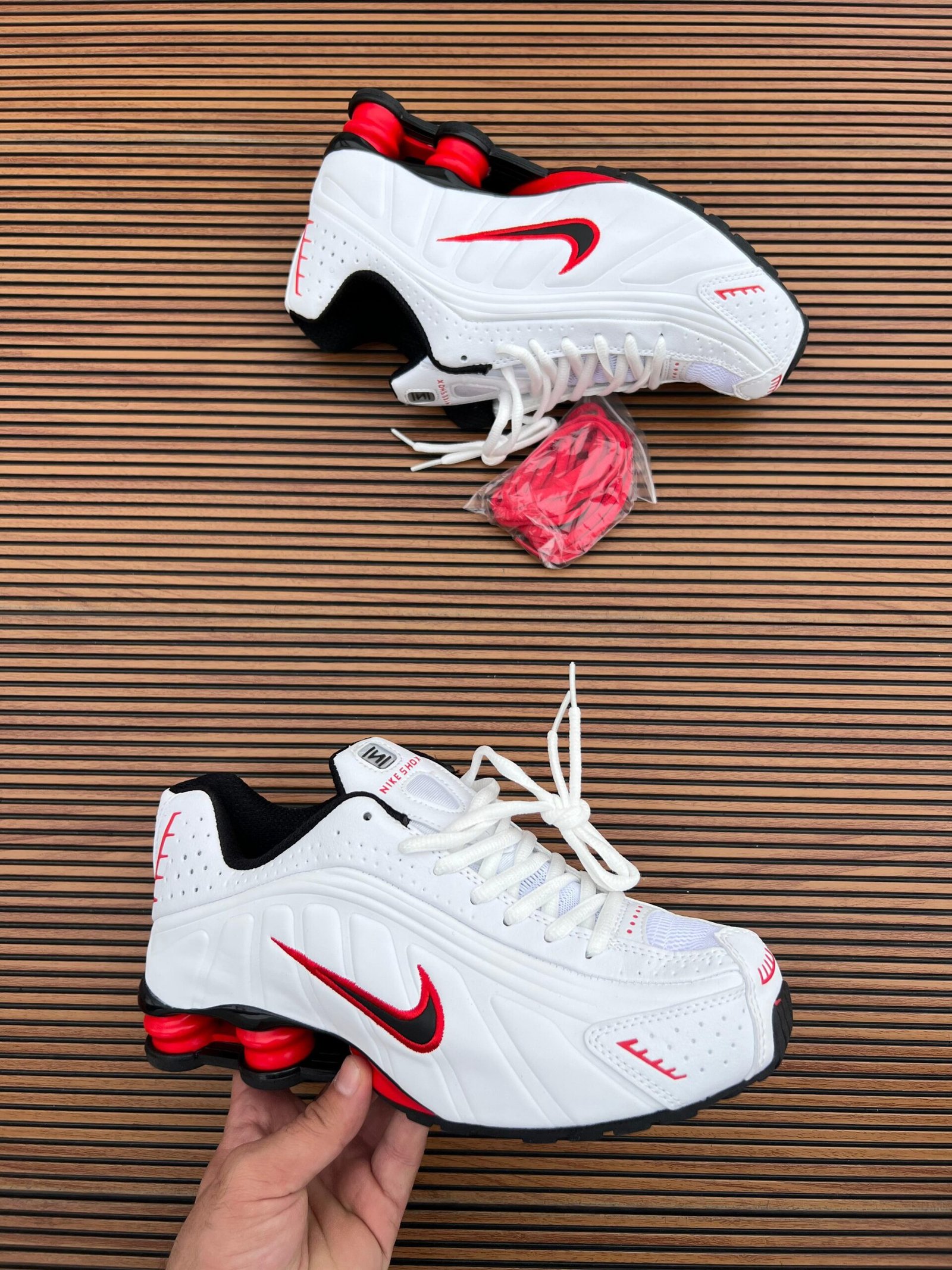 Shox R4 White Sneakers – Premium Performance Street Style (1)