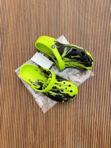 Marbled Comfort Clogs – Stylish Slip-On Casual Shoes