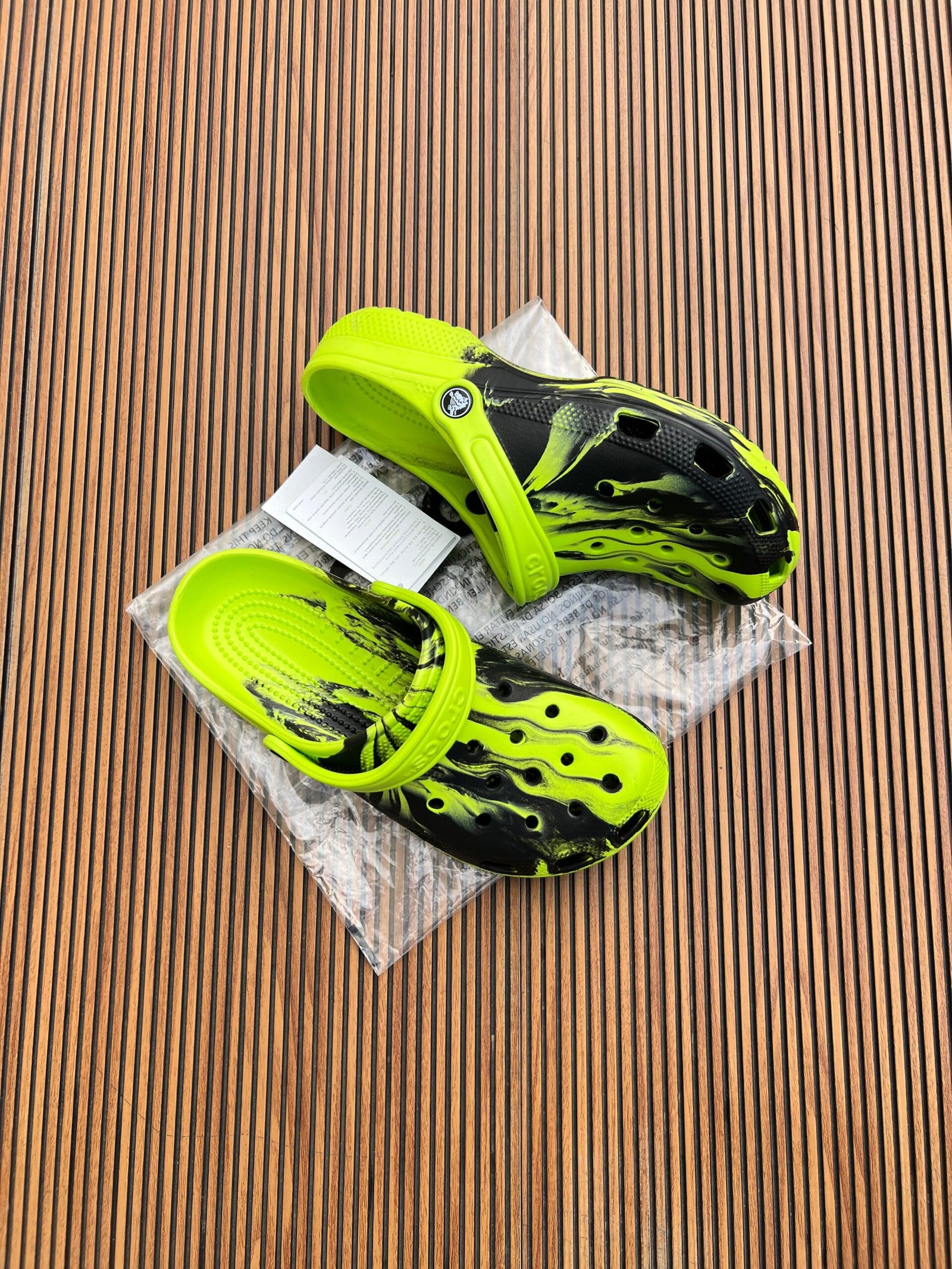 Marbled Comfort Clogs – Stylish Slip-On Casual Shoes