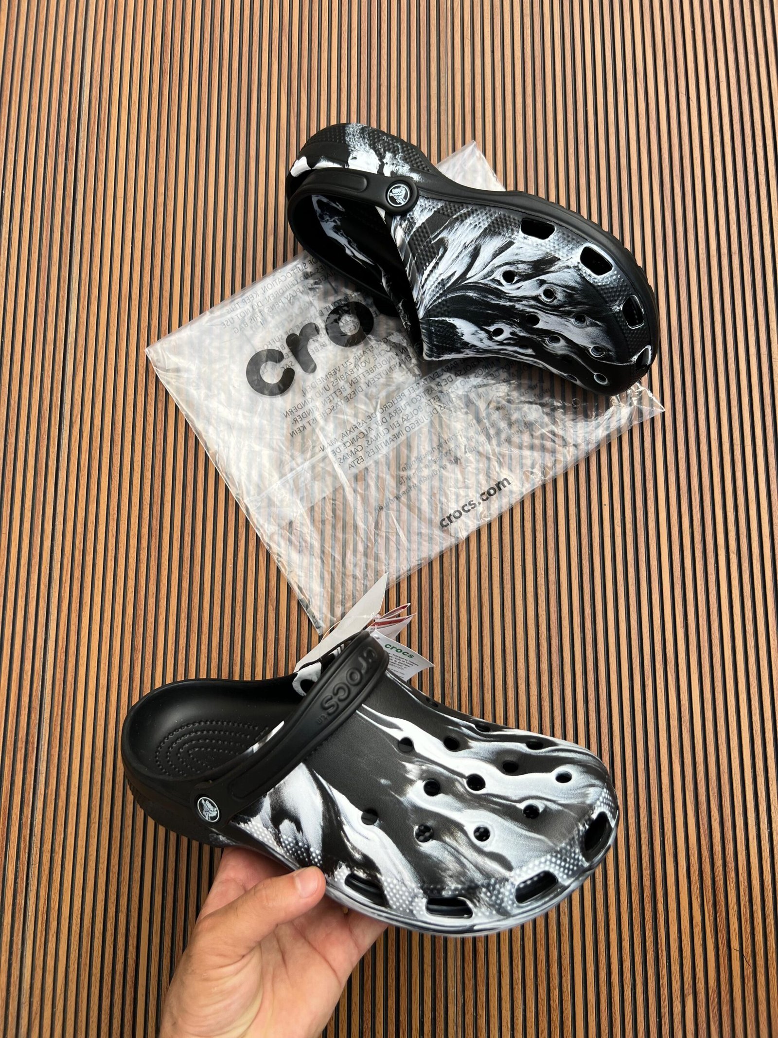 Marbled Comfort Clogs – Stylish Slip-On Casual Shoes