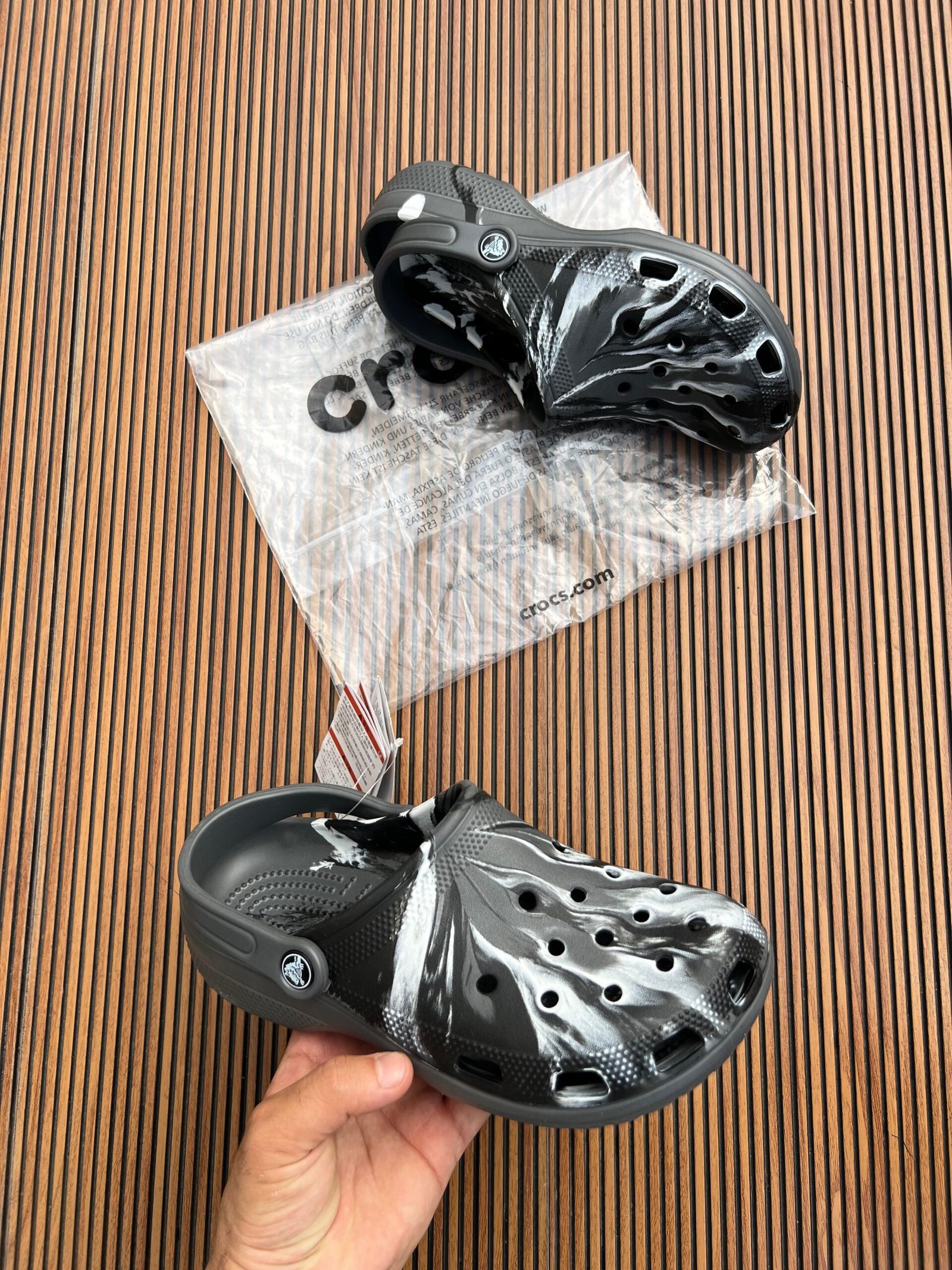 Marbled Comfort Clogs – Stylish Slip-On Casual Shoes