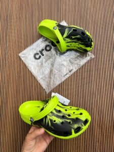 Marbled Comfort Clogs – Stylish Slip-On Casual Shoes