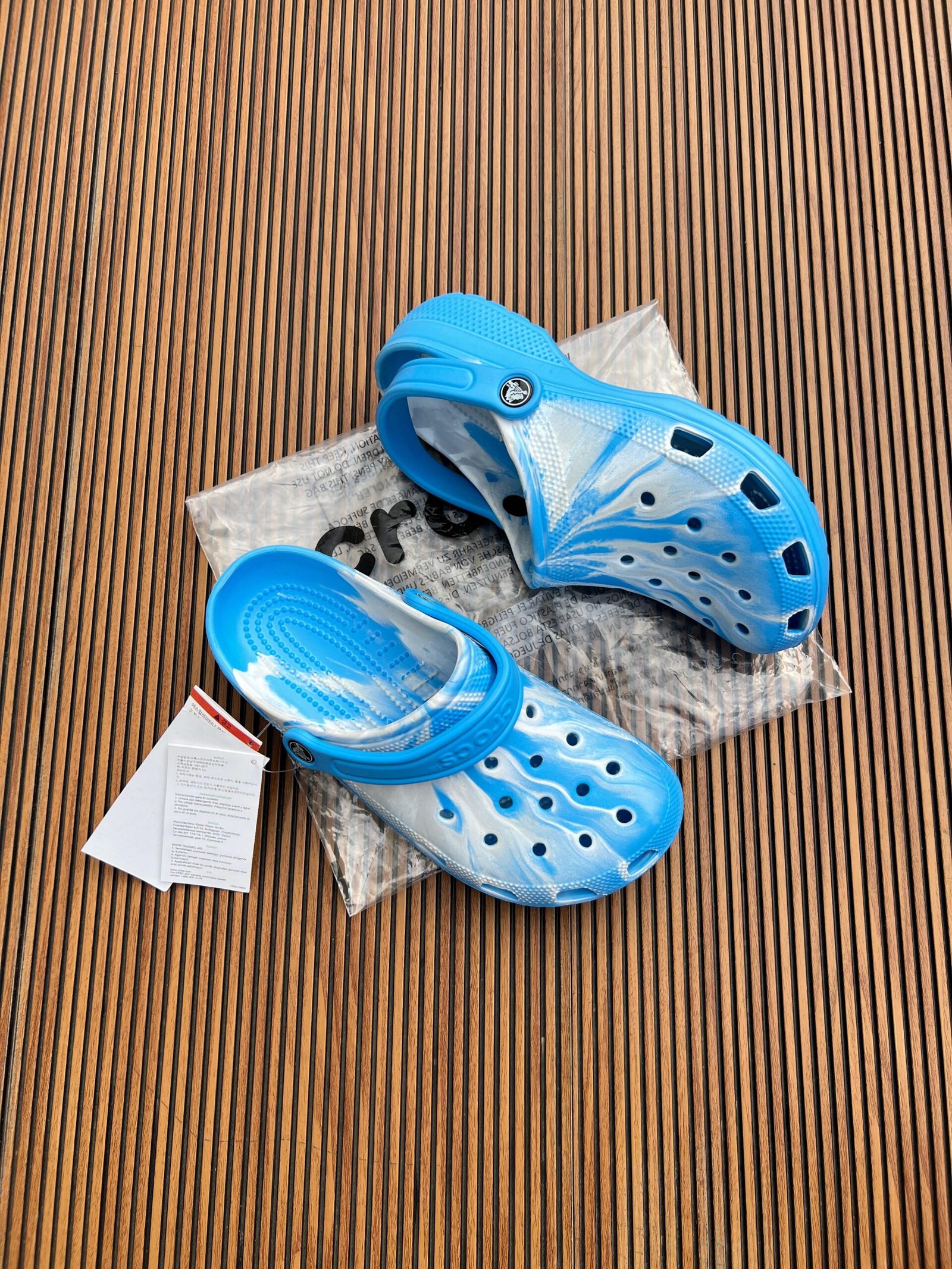 Marbled Comfort Clogs – Stylish Slip-On Casual Shoes