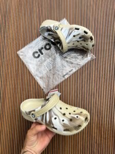 Marbled Comfort Clogs – Stylish Slip-On Casual Shoes