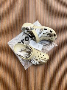 Marbled Comfort Clogs – Stylish Slip-On Casual Shoes