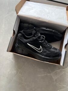 V5 Runner Sneakers – Lightweight Performance Style