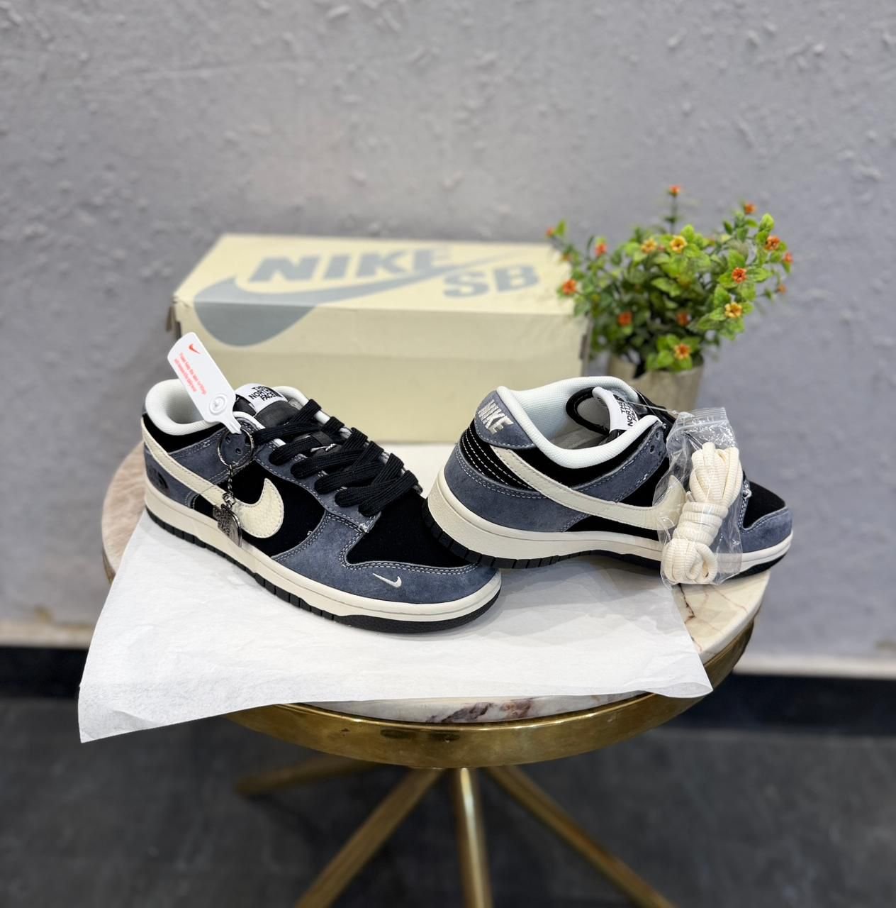 Black Grey Low Top Sneakers – Premium Comfort & Trendy Design