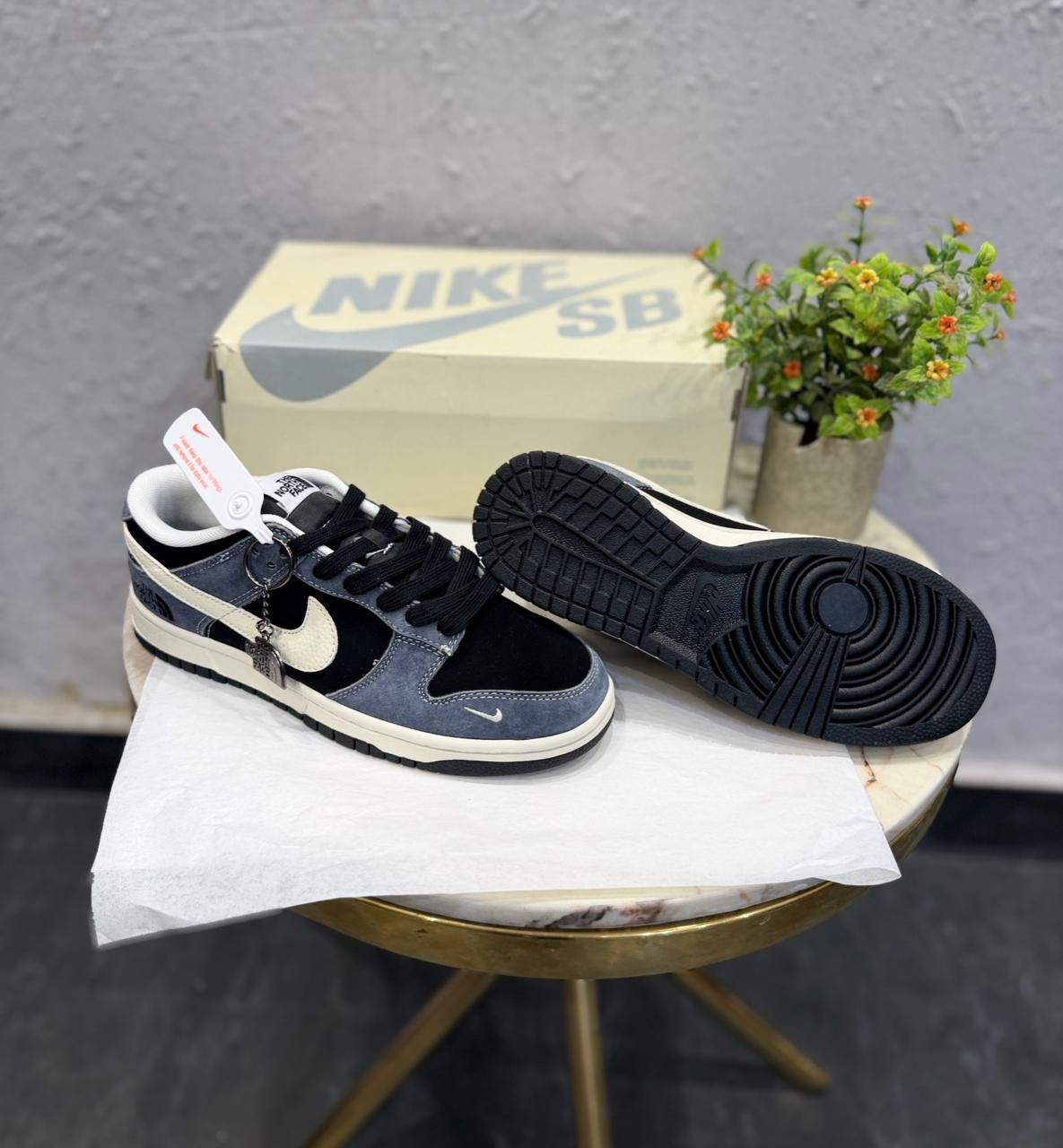 Black Grey Low Top Sneakers – Premium Comfort & Trendy Design